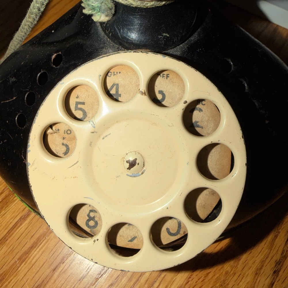1940 Childs metal phone toy - Picture 5 of 5